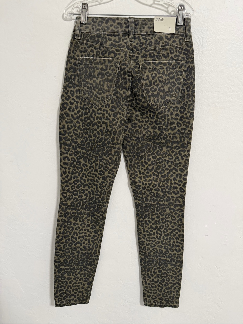 NWT Indigo Rein High Rise Leopard Print Ankle Jeans Olive Green Size 1 W25 L27 - Picture 7 of 10